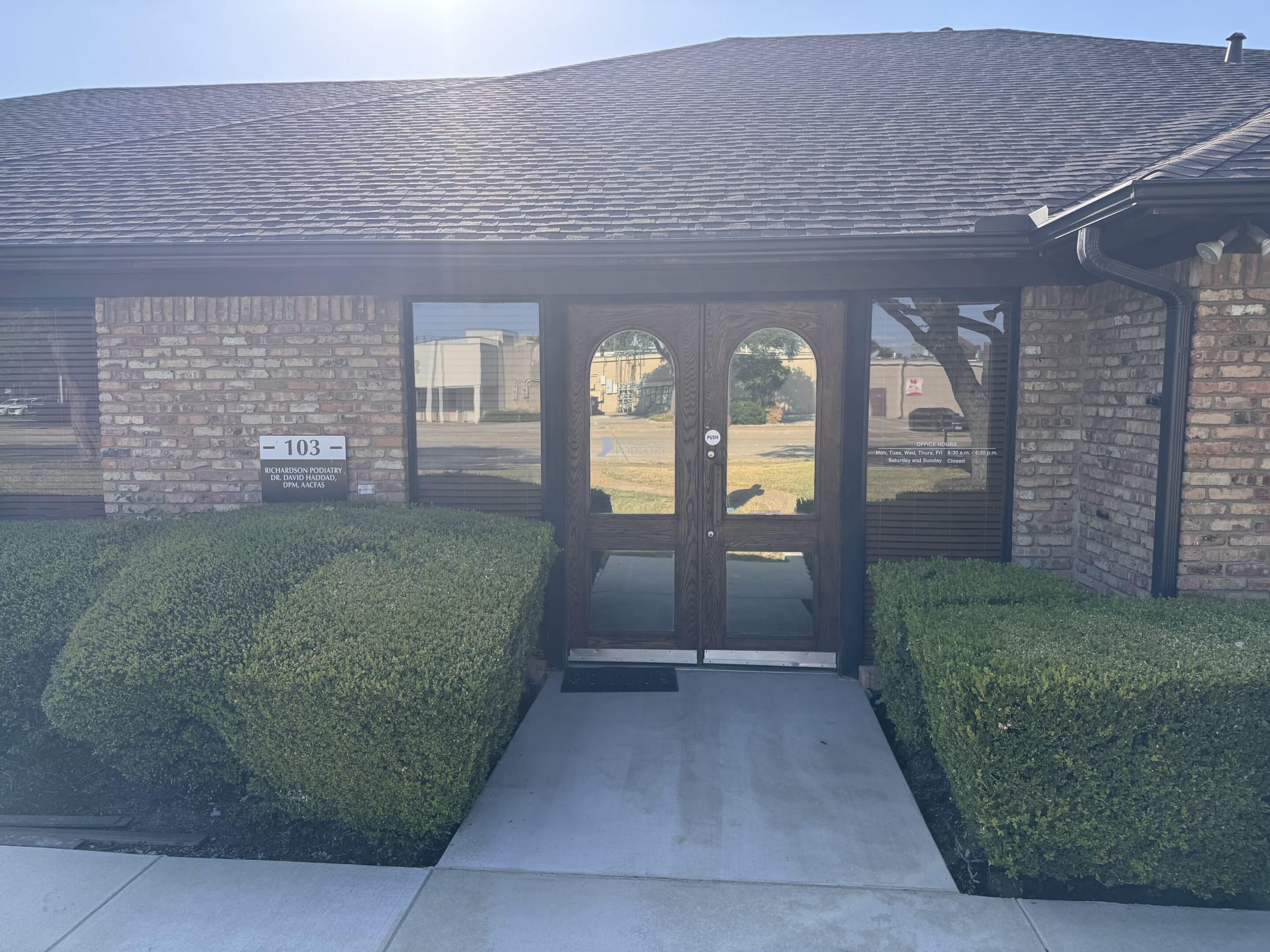 Richardson Podiatry exterior entrance and sidewalk